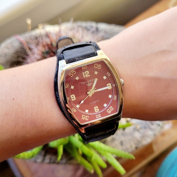 Classic Dockers Quartz Red & Black Leather Chunky Analog Watch - Picture 5 of 14